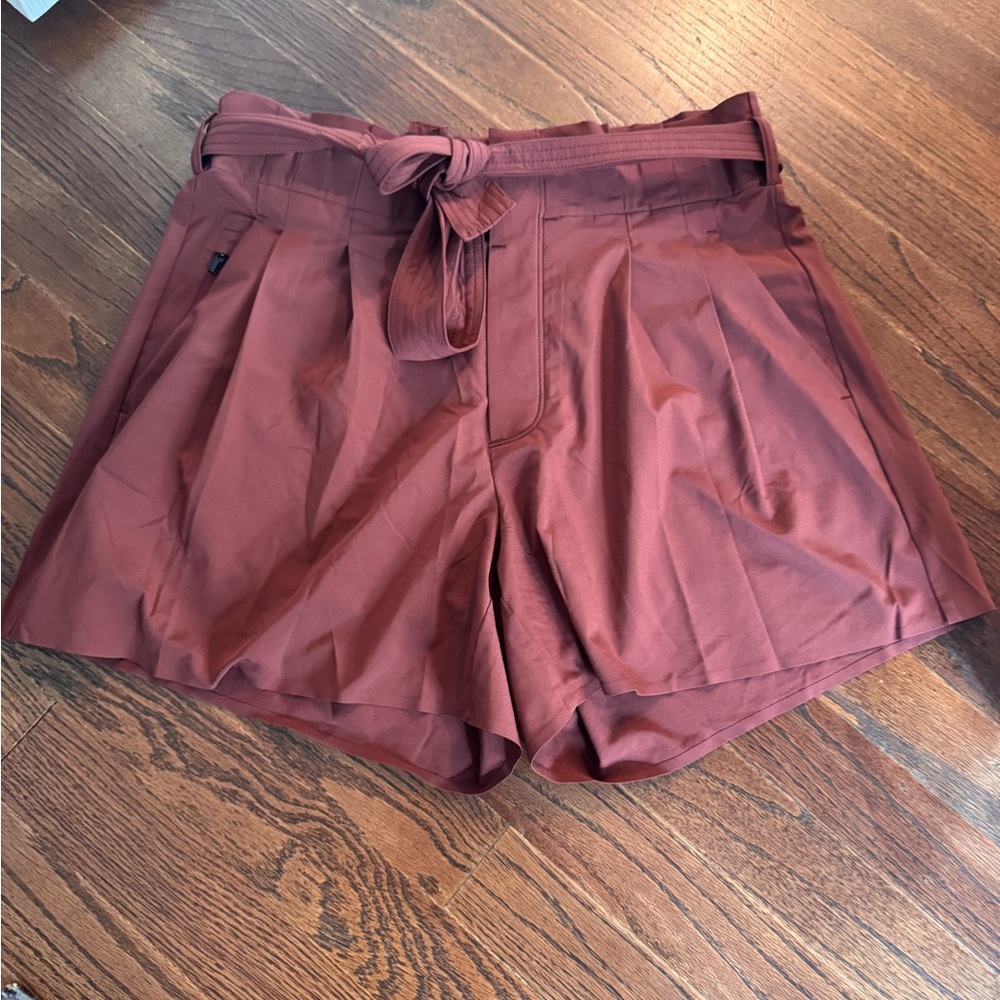 Women's Athleta high rise shorts size 8